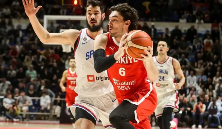 12-Dev-Adam-Sirbistan8217i-Deplasmanda-Devirdi-82-78-featured