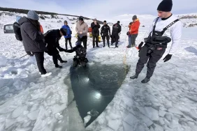 Akademisyen-ve-Ogrencilerden-Cildir-Golu8217nde-Buz-Alti-Dalisi-featured