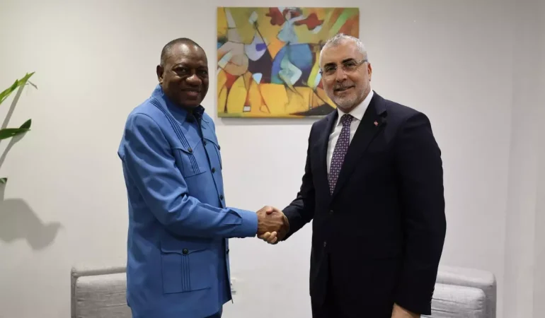 Bakan-Isikhan-ile-Gana-Calisma-Bakani-Pelpuo-Bir-Araya-Geldi-featured