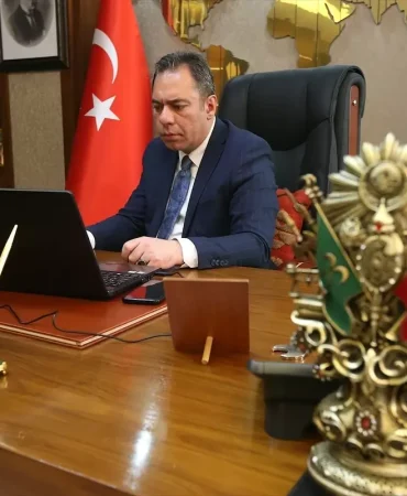 Baskan-Otuken-Senger-AA-8220Yilin-Kareleri8221-Oylamasinda-Tercihini-Yapti-featured