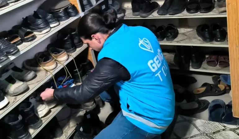 Bayburt8217ta-Teravih-Cikisi-Cocuklara-Ayakkabida-Cikolata-Surprizi-featured
