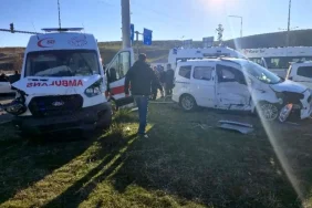 Bingol8217de-Ambulans-ve-Hafif-Ticari-Arac-Carpisti-5-Yarali-featured