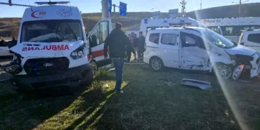 Bingol8217de-Ambulans-ve-Hafif-Ticari-Arac-Carpisti-5-Yarali-featured