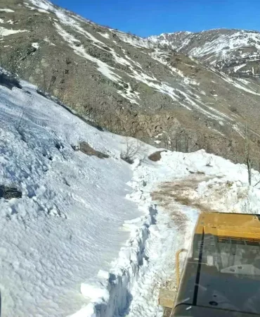 Bingol8217de-Kar-ve-Heyelanla-Kapanan-Koy-Yollari-Yeniden-Aciliyor-featured
