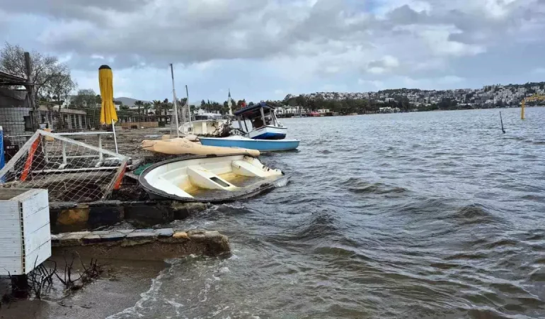 Bodrum8217da-Teknelerin-Karaya-Suruklenmesi-Dikkat-Cekti-featured