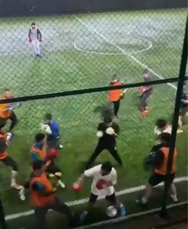 Boksorlerden-Hali-Sahada-Cifte-Mesai-Hem-Antrenman-Hem-Futbol-featured