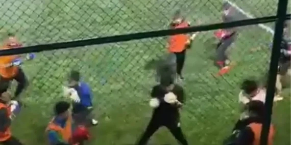Boksorlerden-Hali-Sahada-Cifte-Mesai-Hem-Antrenman-Hem-Futbol-featured