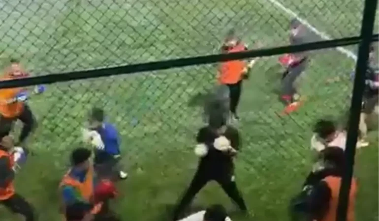 Boksorlerden-Hali-Sahada-Cifte-Mesai-Hem-Antrenman-Hem-Futbol-featured