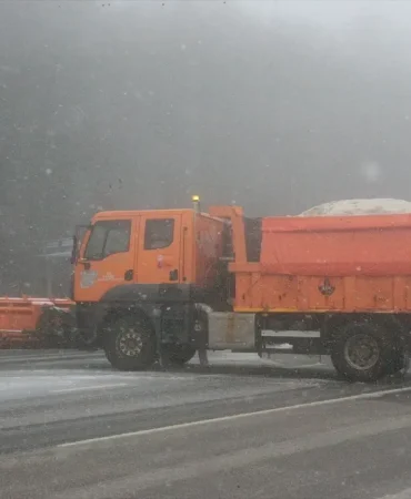 Bolu-Dagi8217nda-Kar-Yagisi-D-100-Gecisinde-Beyaz-Ortu-Basladi-featured