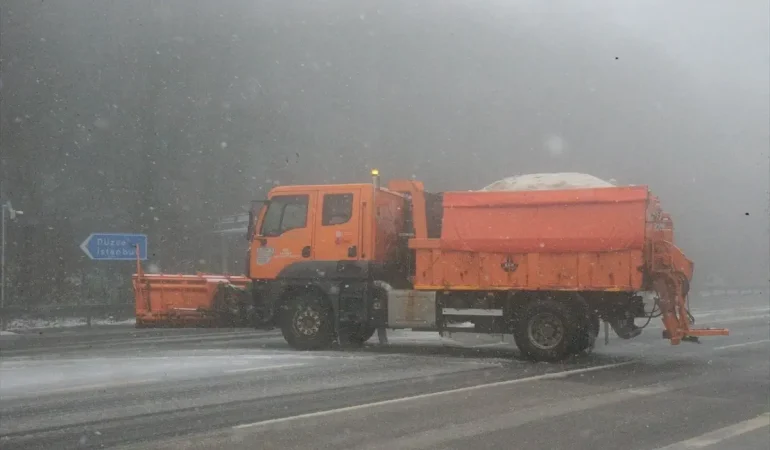 Bolu-Dagi8217nda-Kar-Yagisi-D-100-Gecisinde-Beyaz-Ortu-Basladi-featured