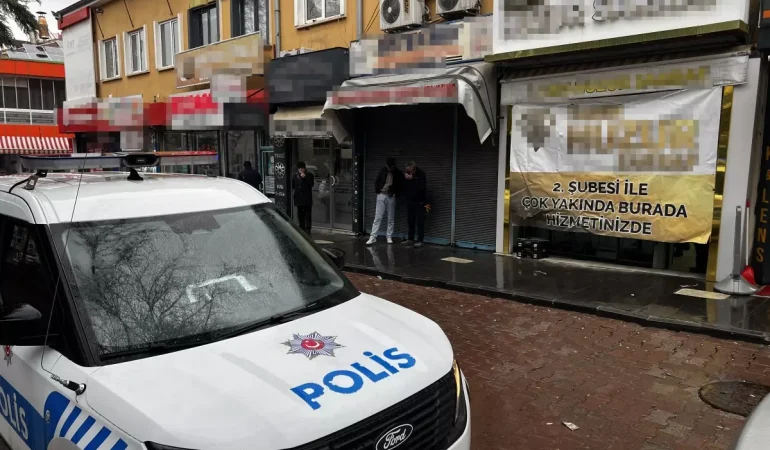 Calinti-forkliftle-kuyumcuya-daldi-150-gram-ziynet-esyasi-calindi-featured