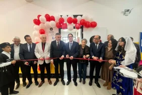 Depremde-Yitirdigi-Evlatlarinin-Anisini-Bilim-ve-Sanatla-Yasatiyor-featured