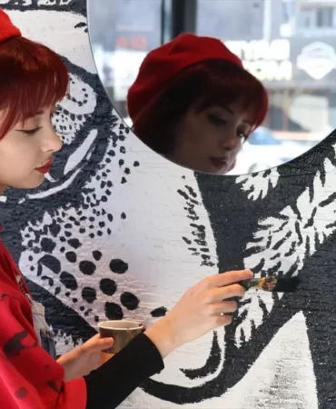 Depremzede-Genc-Ressamin-Tuvali-Hali-ve-Duvarlar-Oldu-featured