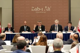 Erhurman-Istanbul8217da-Bab-i-Ali-Toplantilari8217nda-Konustu-featured