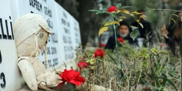Evlat-ve-Torunlarini-Kaybeden-Babanin-Acisi-Mezarlik-Evimiz-Oldu-featured