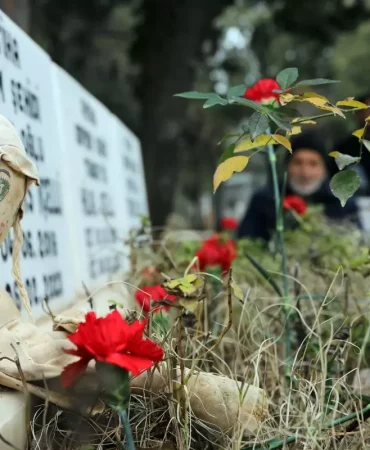 Evlat-ve-Torunlarini-Kaybeden-Babanin-Acisi-Mezarlik-Evimiz-Oldu-featured