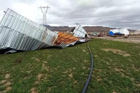 Firtinanin-Siddeti-Ahir-Catisini-Ucurdu-featured