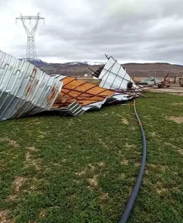 Firtinanin-Siddeti-Ahir-Catisini-Ucurdu-featured