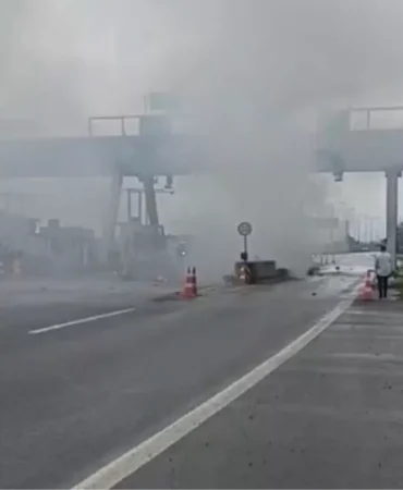 Giselere-Carparak-Alev-Alan-Otomobilde-Surucu-Can-Verdi-featured