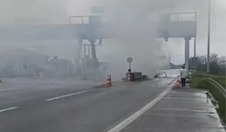 Giselere-Carparak-Alev-Alan-Otomobilde-Surucu-Can-Verdi-featured