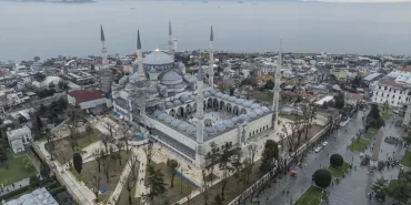 Istanbul8217un-Incisi-Sultanahmet-Ilk-Alti-Minareli-Osmanli-Camisi-featured