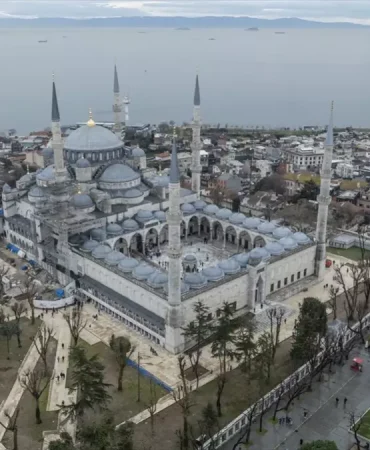 Istanbul8217un-Incisi-Sultanahmet-Ilk-Alti-Minareli-Osmanli-Camisi-featured