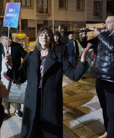 Izel-Ogretmen-Kanseri-Yendi-Davul-Zurnali-Coskulu-Kutlama-featured