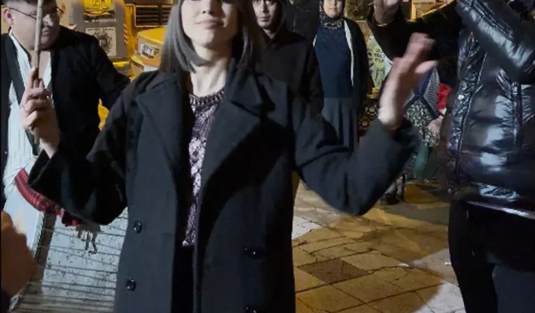 Izel-Ogretmen-Kanseri-Yendi-Davul-Zurnali-Coskulu-Kutlama-featured