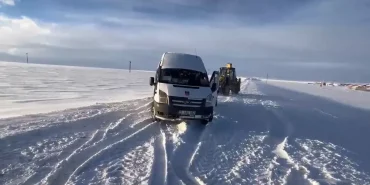 Kars8217ta-Kar-Esaretine-Takilan-Ogrenci-Servisi-Kurtarildi-featured