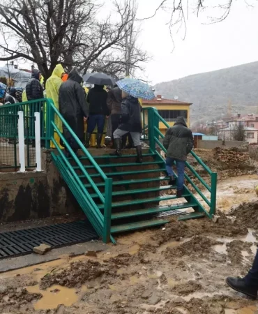 Kayseri8217de-Sel-Felaketi-Yollar-Coktu-Binalari-Su-Basti-featured