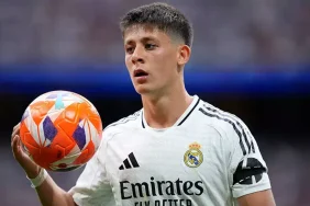 Milli-Yildiz-Arda-Guler-ve-Sevgilisi-Duru-Nayman-Paris8217te-featured