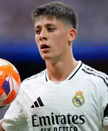 Milli-Yildiz-Arda-Guler-ve-Sevgilisi-Duru-Nayman-Paris8217te-featured