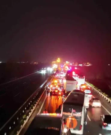 Sakarya8217da-16-Araclik-Zincirleme-Kaza-13-Yarali-48217unun-Durumu-Agir-featured