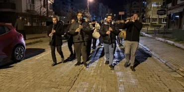Tekirdagda-sahur-mesaisi-Vatandaslar-belediye-bandosuyla-uyandi-featured