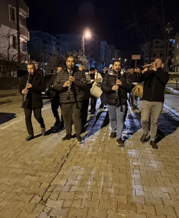 Tekirdagda-sahur-mesaisi-Vatandaslar-belediye-bandosuyla-uyandi-featured