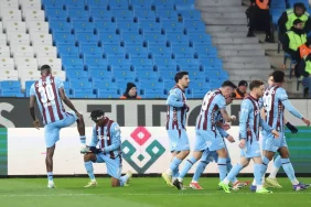 Trabzonspor-Kendi-Evinde-Karagumruk8217u-Devirdi-Zirve-Yarisi-Suruyor-featured