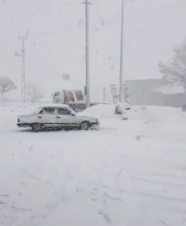 Van8217da-Kar-Engeli-43-Yerlesim-Yerinin-Yolu-Kapandi-featured