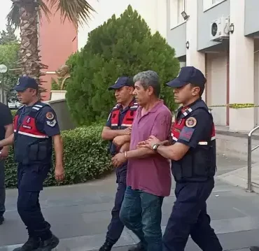 polis-memuru-esine-kursun-yagdirdi-cocuklarinin-19538468_1917_m