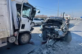 Kocaeli8217de-otomobil-ile-kamyonet-carpisti-2-yarali-featured