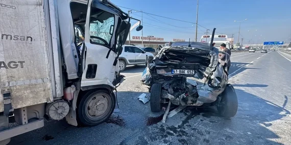 Kocaeli8217de-otomobil-ile-kamyonet-carpisti-2-yarali-featured