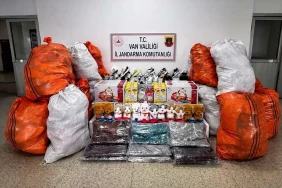 Van8217da-Kacak-Urun-Operasyonu-Gida-ve-Esyalar-Ele-Gecirildi-featured